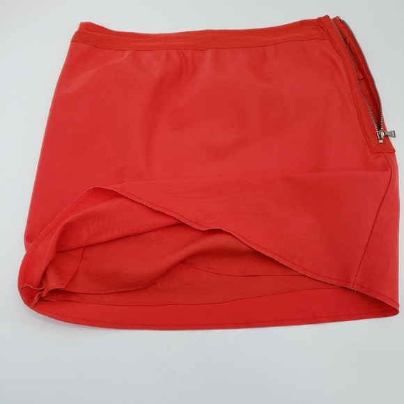 CLUB Monaco Lightweight Red Mini Skirt - Picture 4 of 6